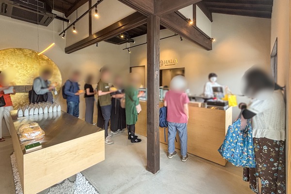 西国街道ぞい郡家新町につくってた「HALO,（アロ） patissier KAORU YOSHIDA」がオープンしてる
