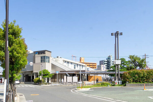【追記：プレオープンは5月15日】JR摂津富田駅前に「Railside Cafe」ができるみたい。5月オープン予定