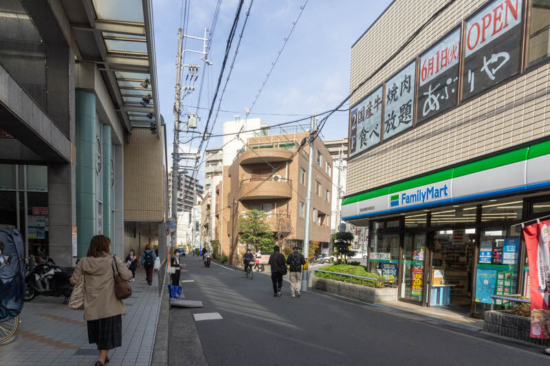 阪急高槻市駅前につくってる焼肉食べ放題のお店 あぶりや の開店日は6月1日 風月とファミマの上 高槻つーしん 阪急高槻市駅前につくってる焼肉食べ放題のお店 あぶりや の開店日は6月1日 風月とファミマの上 高槻つーしん