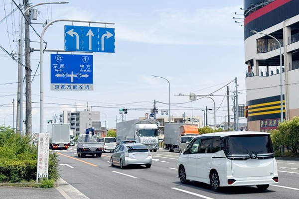 高槻市辻子 交差点 外観