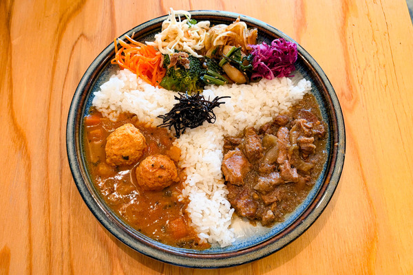 ないとうさんち　高槻市芥川町　あいがけカレー