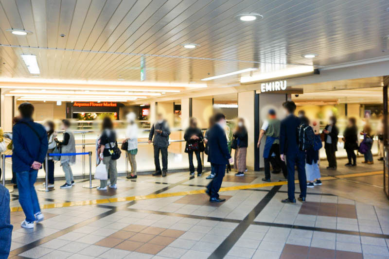 阪急高槻市駅にできたミスドの行列すごい たかつーフォト 高槻つーしん