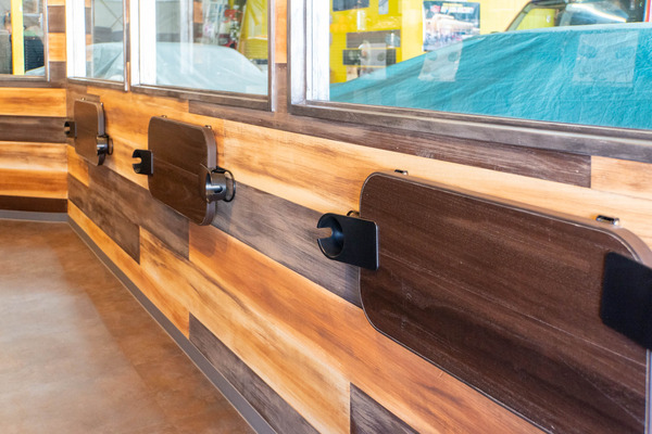 スタンド鉄ジロ20240516165025