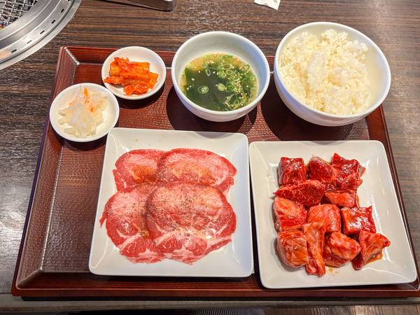 「あぶりや」の『牛タン＆厚切りハラミ＆角切りカルビ定食』（高槻市城北町）【たかつーグルメ】