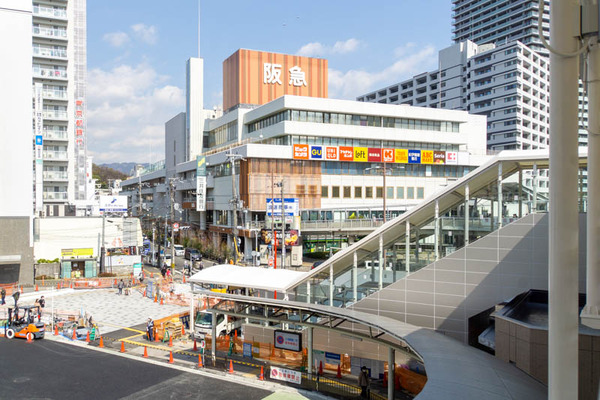 JR高槻駅階段20230301235022