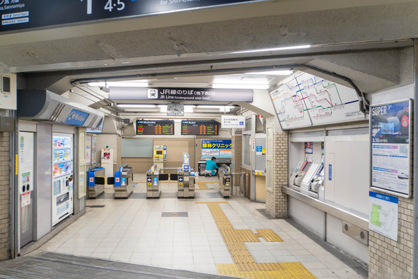 JR高槻駅西口の地下通路をきれいにしたり休憩施設を整備する計画があるみたい