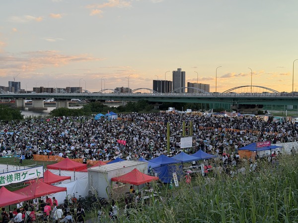 花火高槻会場人の密度あがってきた