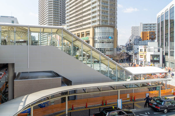 JR高槻駅階段20230301235115