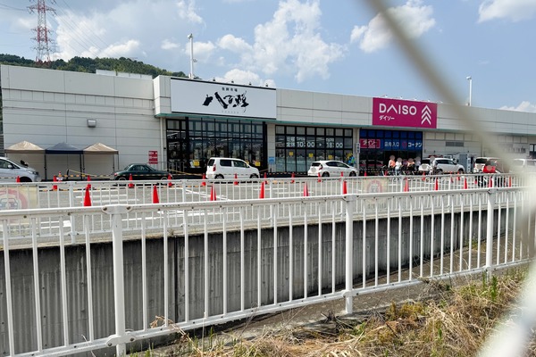 高槻市上牧南駅前町 八百鮮 外観