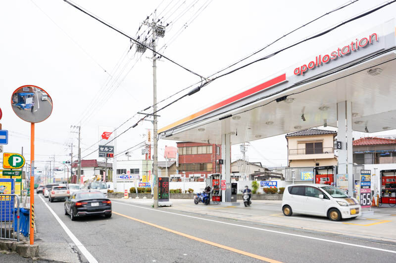 府道132号線ぞい寿町のガソスタ｢出光｣が『apollostation』になってる