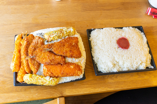 メガ盛りマンモス弁当2-2204127