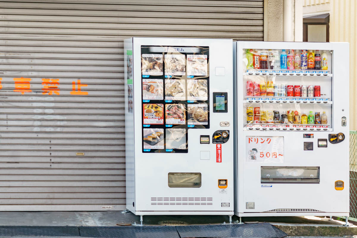 門真】古川橋駅ちかくにドーナツやクリームパンの自販機が設置されてる