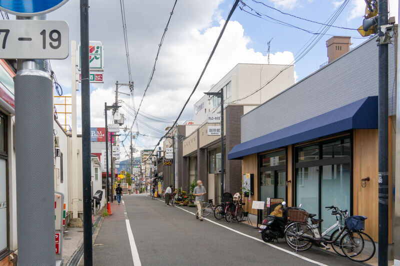鴻池新田駅ちかくにつくってた Cafe Dining Calma がオープンしてる 珈琲館があったところ 大東つーしん 鴻池新田駅ちかくにつくってた Cafe Dining Calma がオープンしてる 珈琲館があったところ 大東つーしん