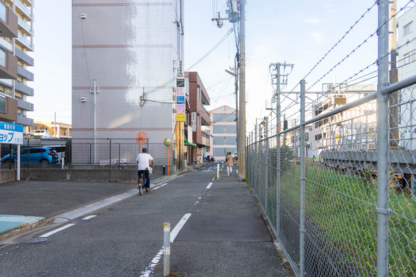 歩道-2110041