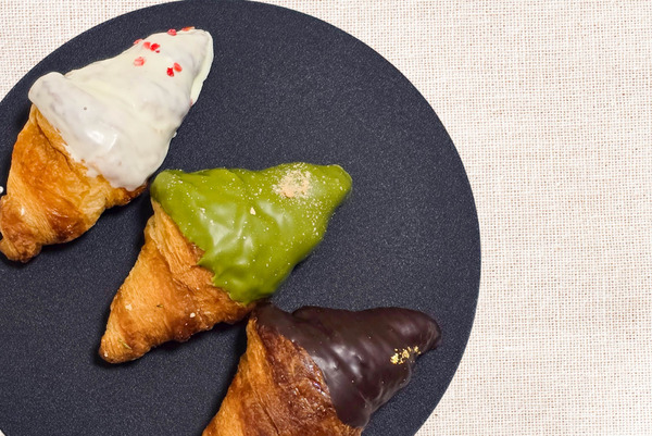 「100日だけのチョコクロワッサン by Tony Bake」の『チョコクロワッサン』（茨木市永代町）【いばつーグルメ】