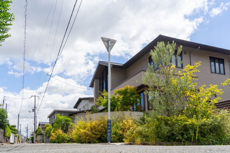 地面スレスレ並木町 いばつーフォト 茨木つーしん
