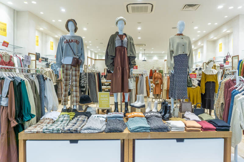 ららぽーとEXPOCITYにつくってたアパレル店「RETRO GIRL」が