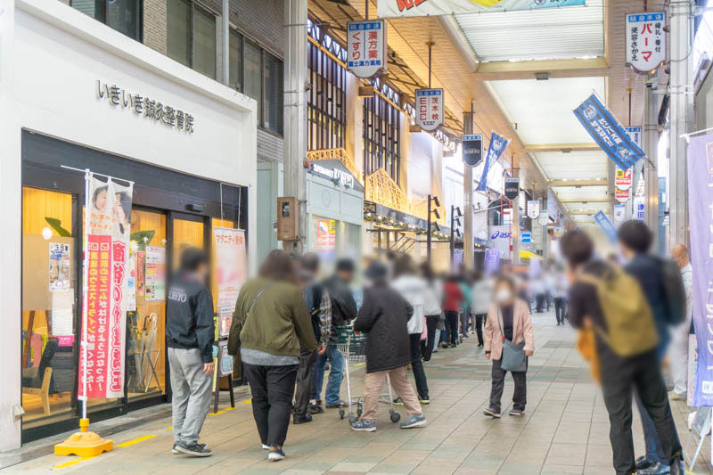 阪急本通商店街のスーパー「KOHYO」がリニューアルオープンしてる。行列できてた 茨木つーしん
