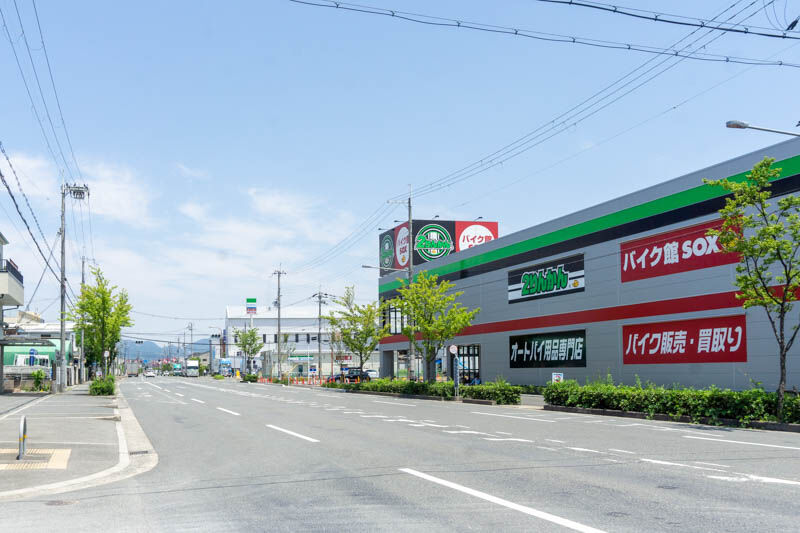 新堂につくってる 2りんかん と バイク館 Sox の外観ができてる 茨木つーしん