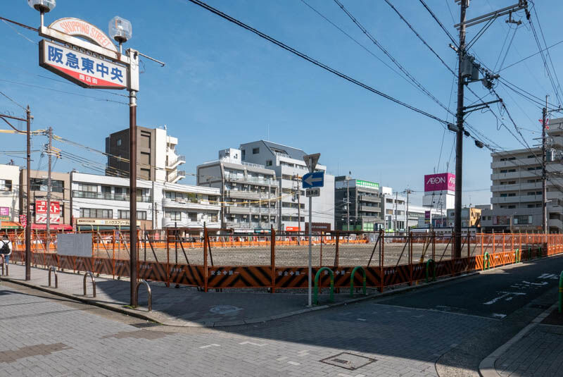 阪急茨木市駅近くの コジマ ビックカメラ茨木店 跡が更地になってマンションができるみたい 茨木つーしん