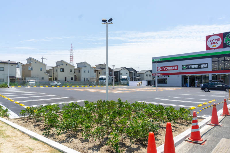 新堂につくってる 2りんかん と バイク館 Sox の外観ができてる 茨木つーしん