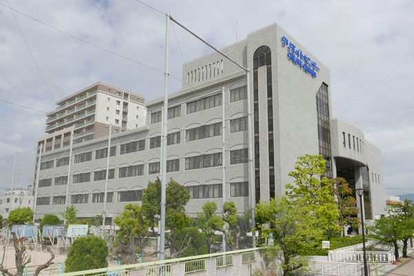 茨木に憲法月間記念講演会のために来ていた「行列のできる法律相談所 