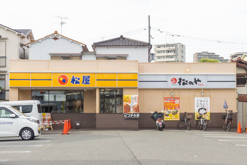 府道14号線ぞい千里丘の松屋がリニューアルオープンしてる 松のやも併設 茨木つーしん