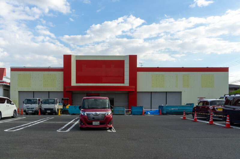 沢良宜浜のジョーシン跡地で内装工事してる 茨木つーしん 沢良宜浜のジョーシン跡地で内装工事してる 茨木つーしん