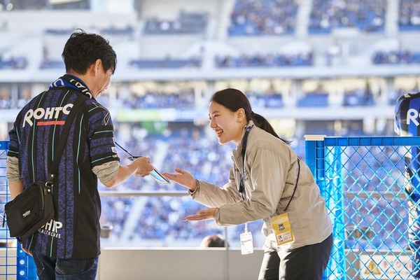 スタジアムでのインターンシップの様子(追手門学院大学提供）