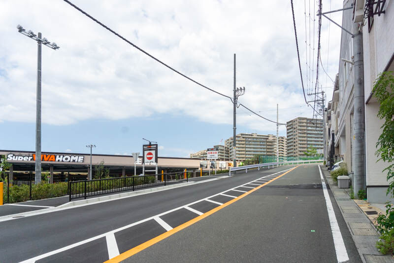 エキスポ近くにつくってる大型ホームセンター スーパービバホーム のオープン日は8月4日 茨木つーしん