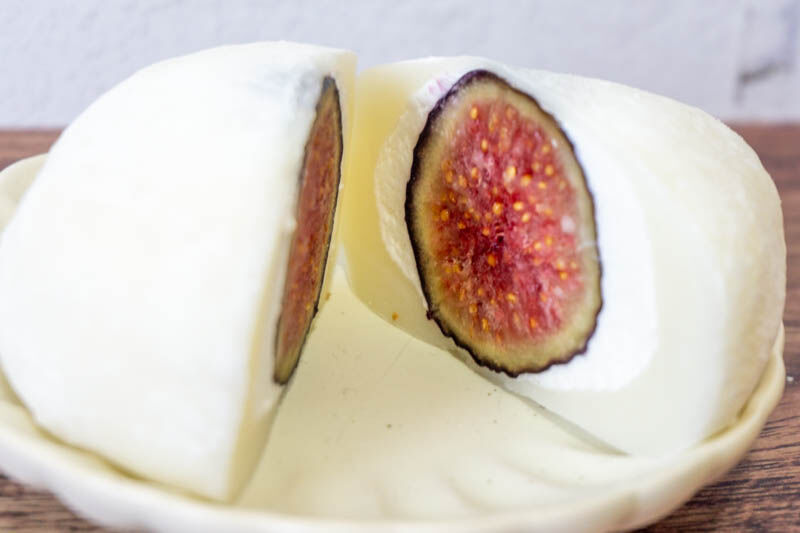 MOCHICREAM」の『フルーツミックスパフェ大福』など（茨木市駅前