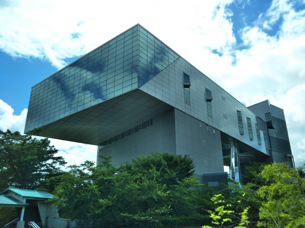 チームラボ 秋田県立近代美術館 自転車life オリーブ色のmossfe