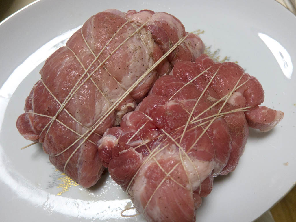 自作 馬場二郎レシピに基づいた二郎風煮豚作製 In Okinawa お水をどうぞ