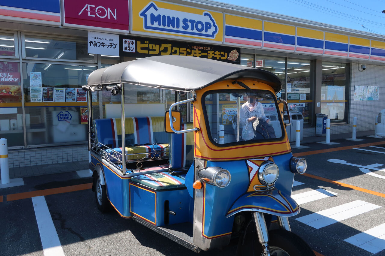 トゥクトゥクで志賀島ツーリング この道ひとすぢ トゥクトゥクで志賀島ツーリング この道ひとすぢ