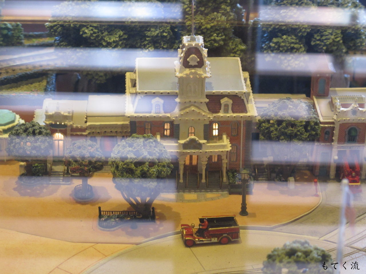 精巧過ぎるのにライトアップまで ため息の出るスリーピングビューティーキャッスル もてく流 東京ディズニーリゾート攻略術