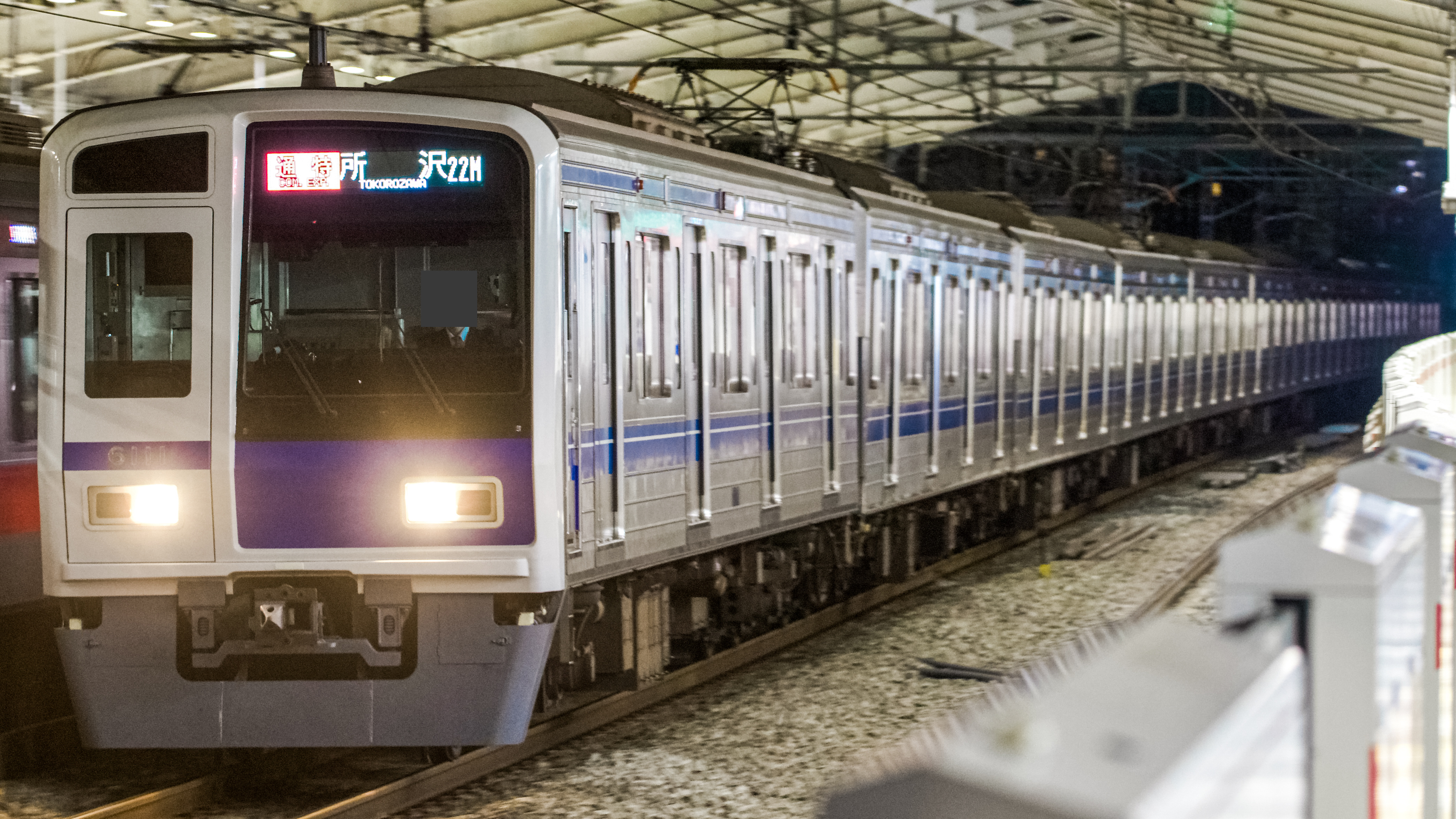 西武鉄道6000系 種別・行先一体型前面フルカラーLED行先表示 西武鉄道6000系 種別・行先一体型前面フルカラーLED行先表示
