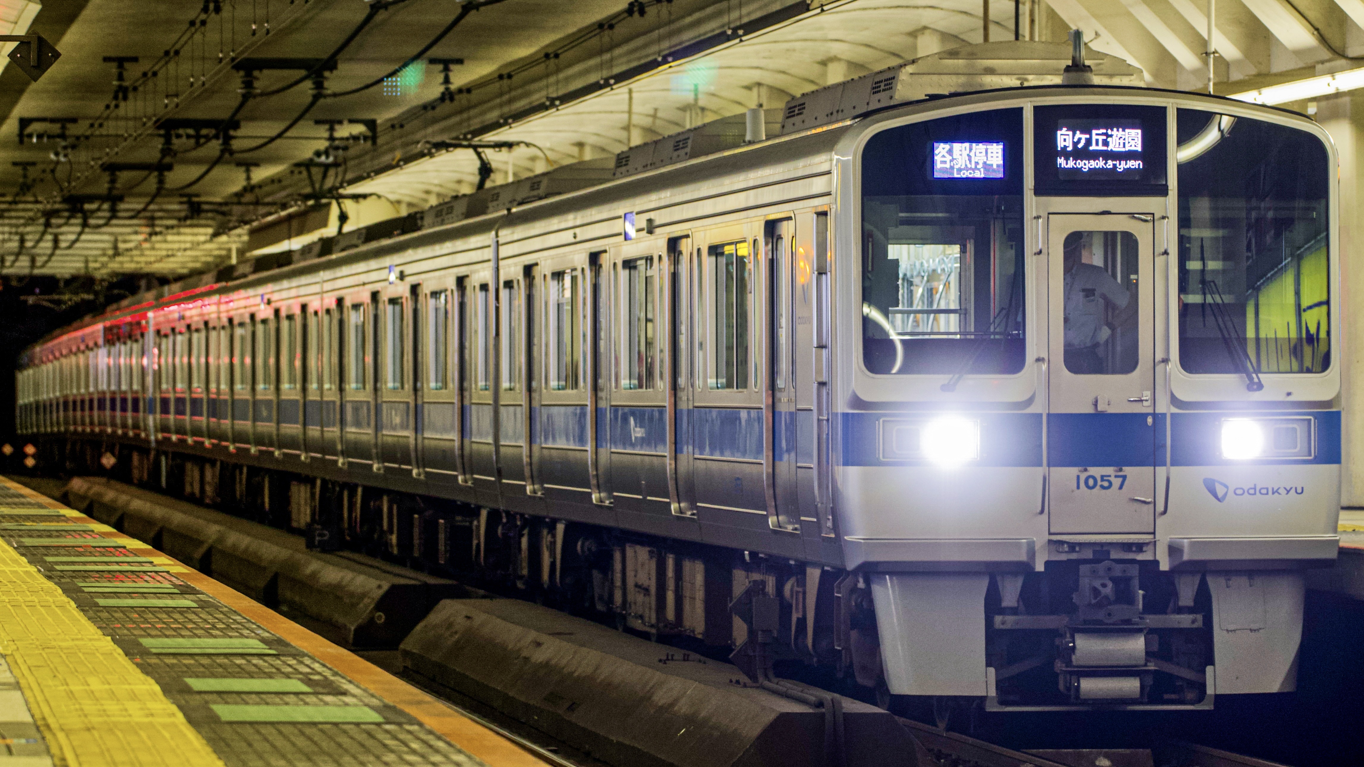 小田急電鉄1000形 フルカラーLED行先表示 : 緑石英の礬素