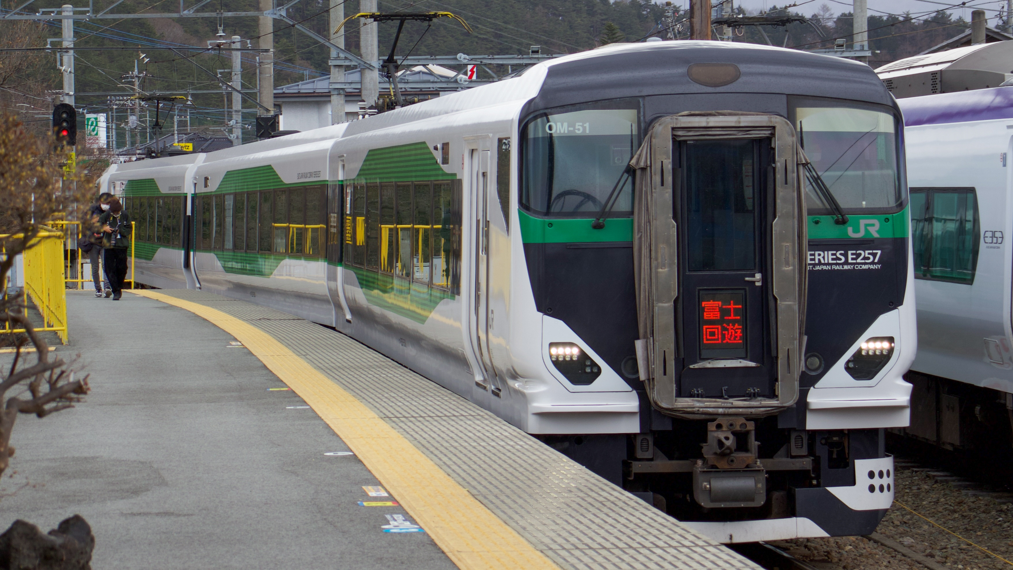 E257系5000番台　室内灯入り E257系5000番台 室内灯入り