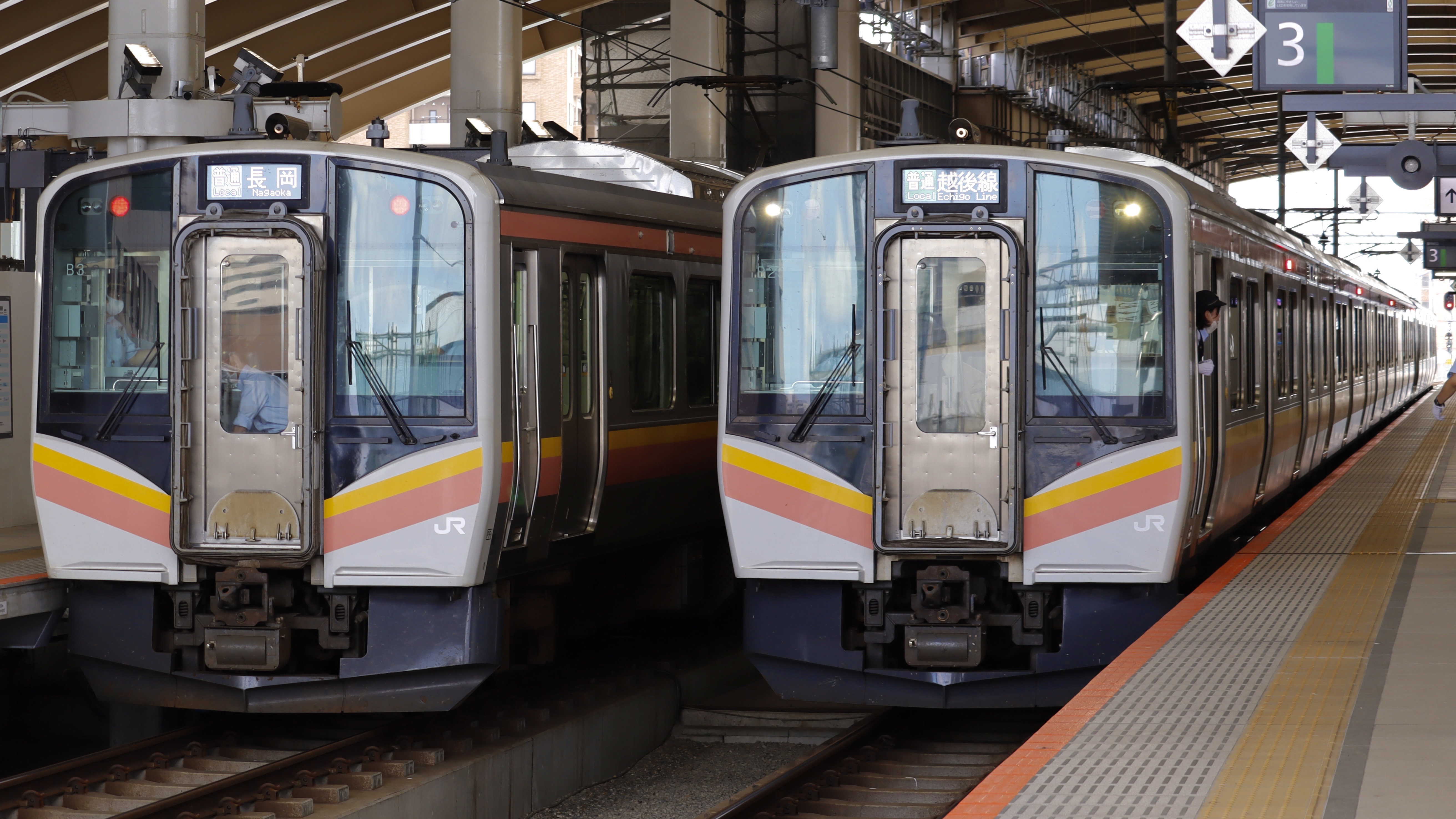 JR東日本E129系 前面フルカラーLED行先表示 : 緑石英の礬素