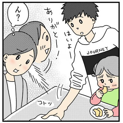 リンゴを剥くヒー３