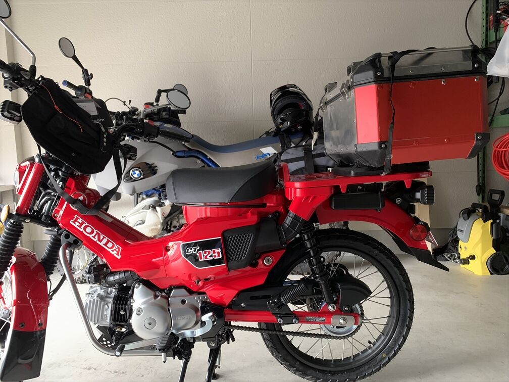 CT125ハンターカブに安価なBMWツールボックスを着ける為のステーキット