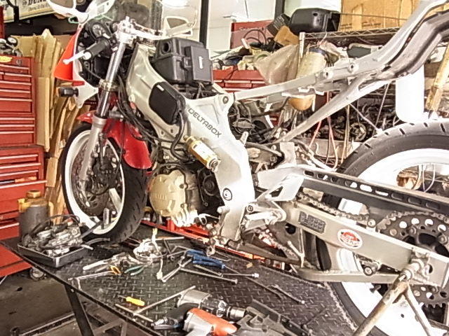 TZR250後方排気エンジンオーバーホール : スポーツプラザ モトプラン TZR250後方排気エンジンオーバーホール : スポーツプラザ モトプラン