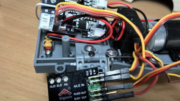 軽トラ　ラジコン　WPL Ｄ12 部品取りやベースなどに　ジャイロ付き 軽トラ ラジコン WPL D12 部品取りやベースなどに ジャイロ付き