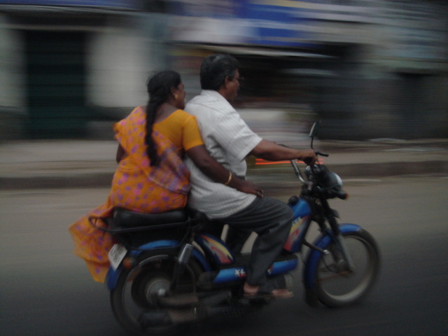 バイクの乗り方 その２ インドの暮らし方