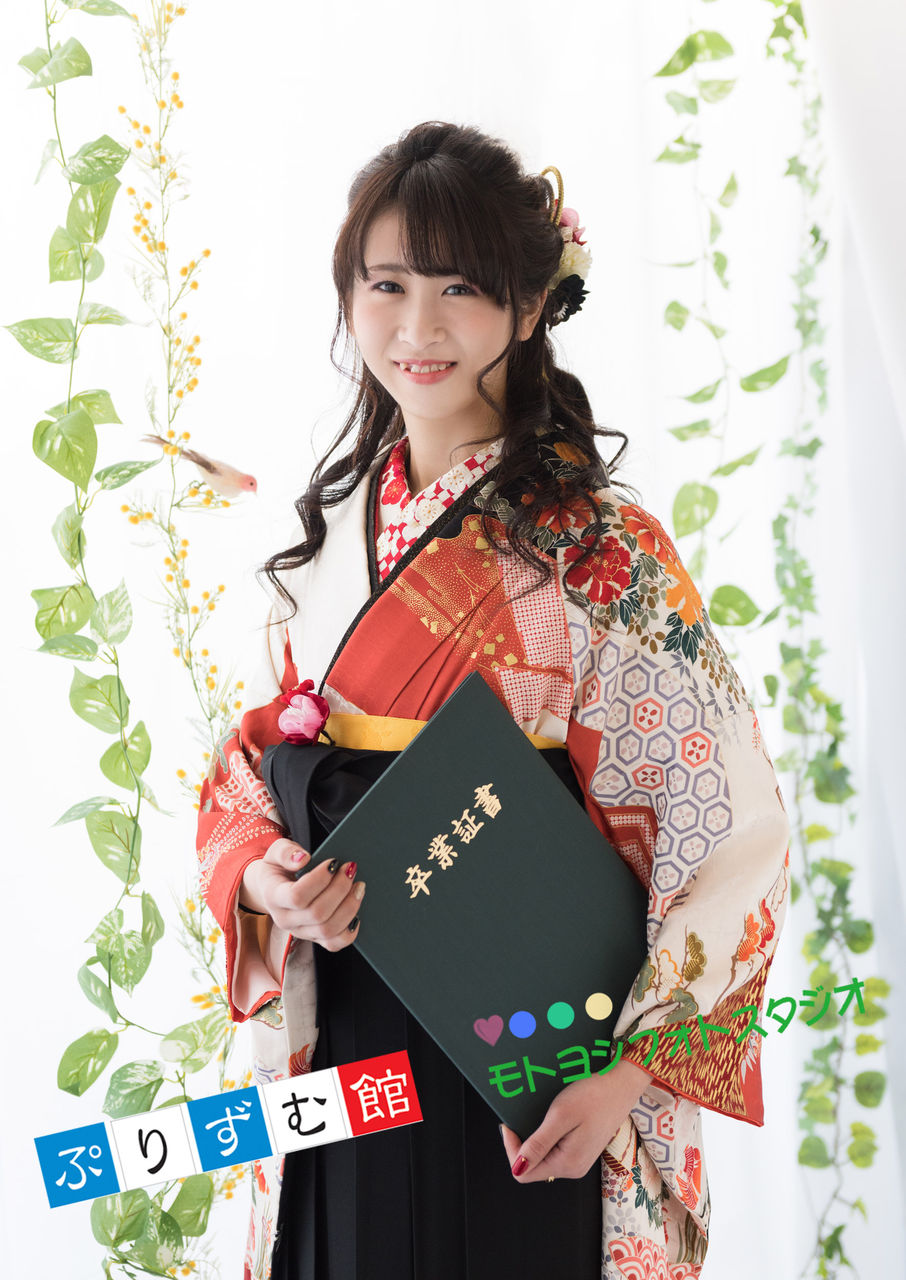写真を撮る背景が素敵です 卒業袴の撮影 モトヨシフォトスタジオのお客様の声やお知らせをのせています