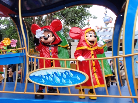 香港ディズニー パレード 雨の日仕様 にょろはち子育て旅日記