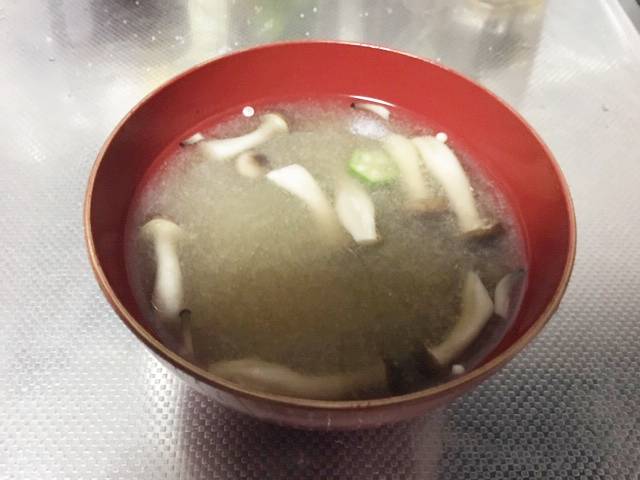 しめじとオクラの味噌汁 レシピ 富士額の日常あるある しめじとオクラの味噌汁 レシピ 富士額の日常あるある