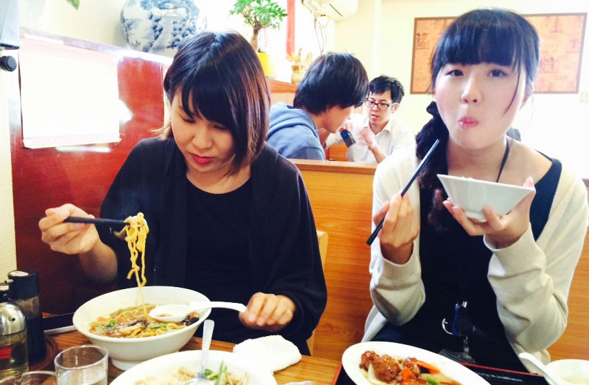 Que veut dire 飯を食う | めしをくう | meshiwokuu? - dictionnaire japona...