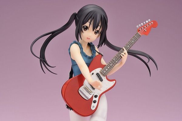 あずにゃん！中野梓 1/8スケール完成品フィギュア : ムービック