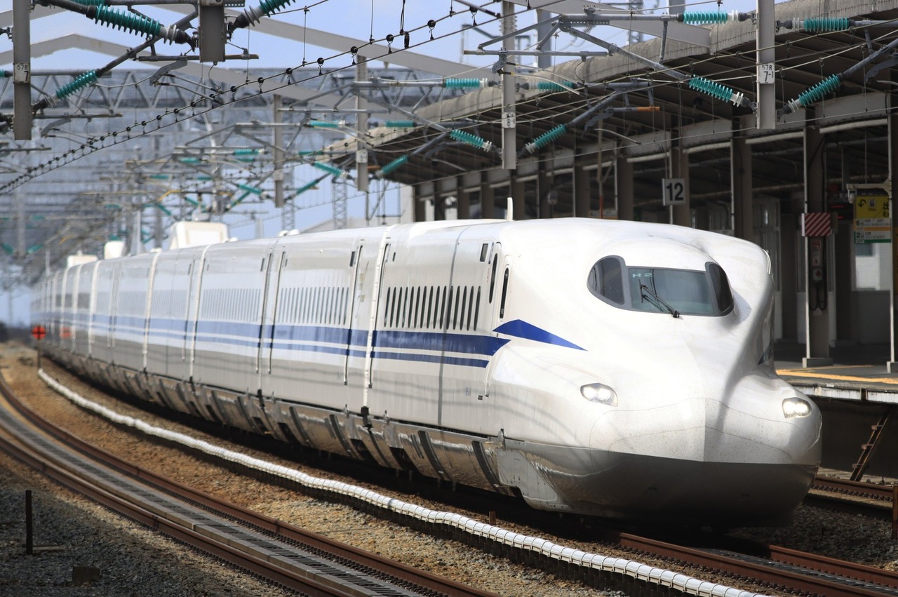 21 3 22 N700s 晴れ時々曇り N700sとドクターイエロー 21 3 22 N700s 晴れ時々曇り N700sとドクターイエロー